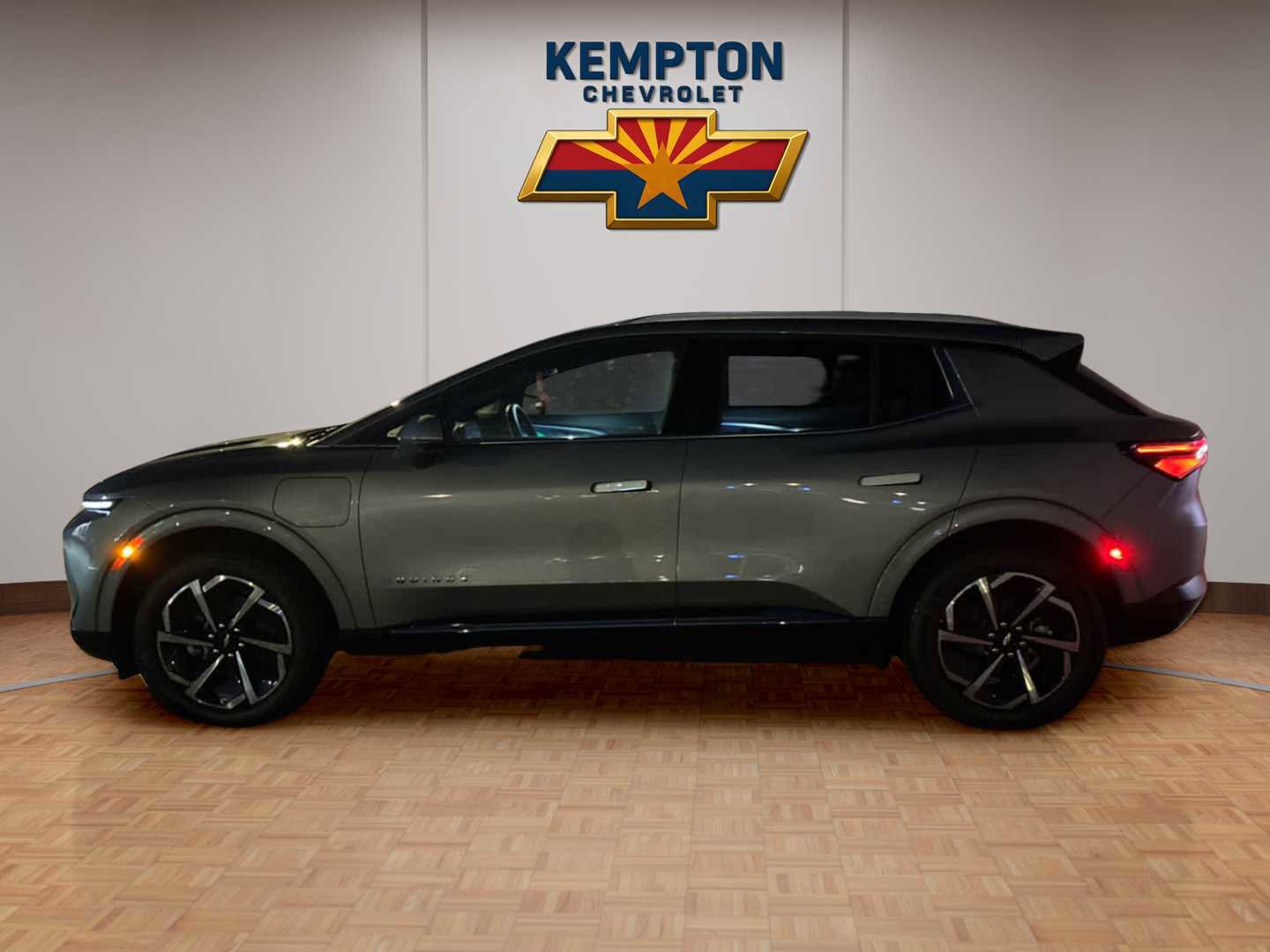 Used 2025 Chevrolet Equinox EV LT w/ Convenience Package image 3