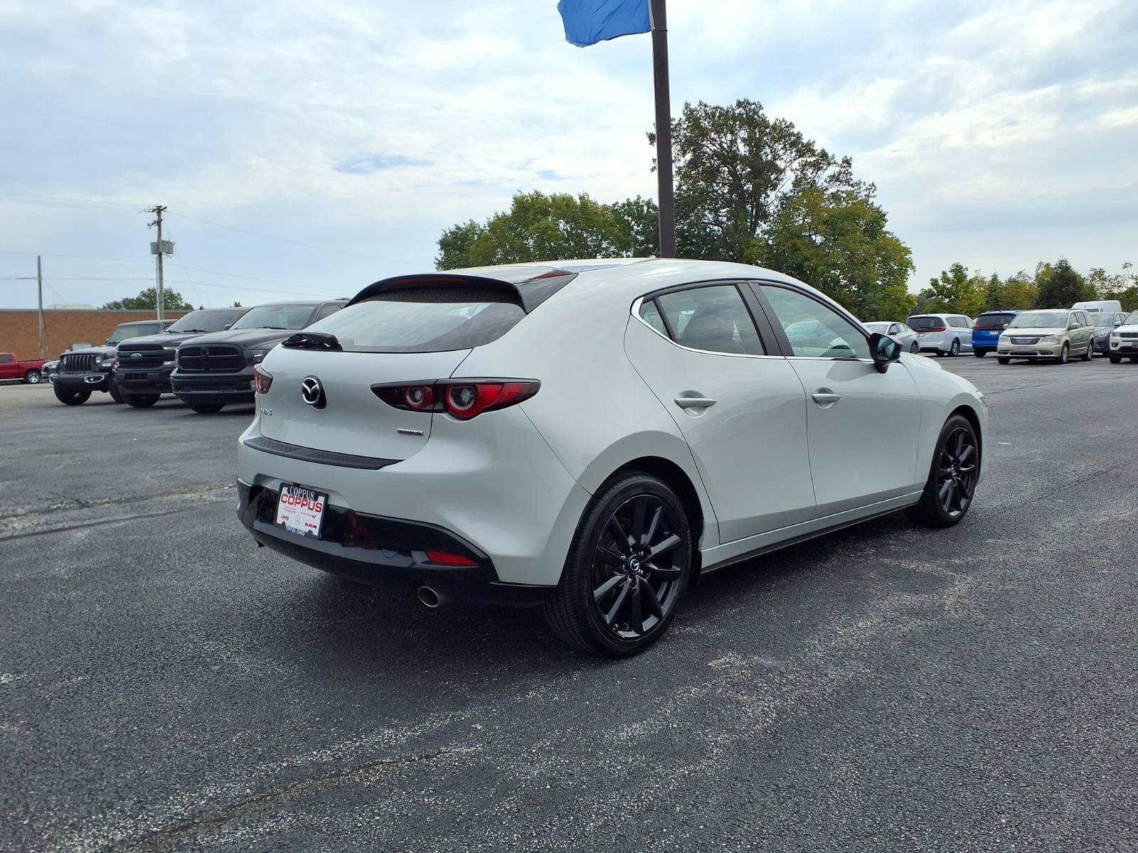 Used 2024 MAZDA MAZDA3 s FWD image 5