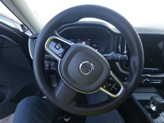 Certified 2025 Volvo XC60 B5 Plus image 7