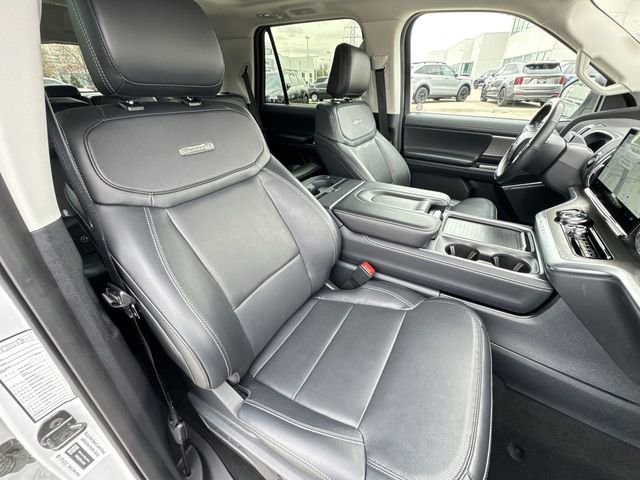 Used 2025 Ford Expedition Platinum AWD/4WD image 28