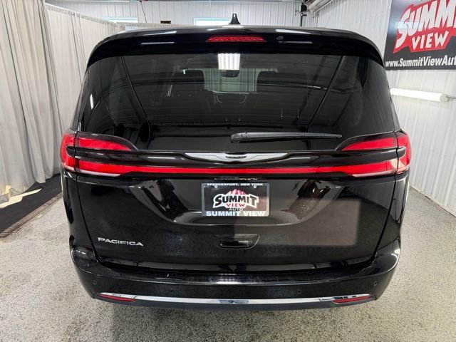 Used 2024 Chrysler Pacifica Touring-L image 5
