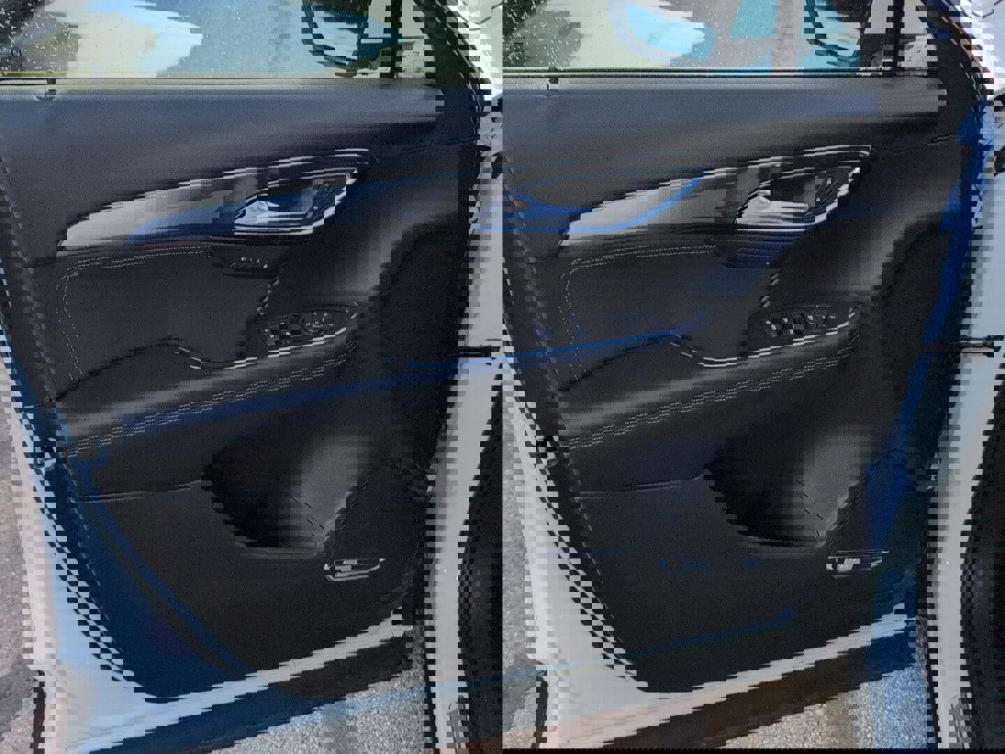 Used 2025 Buick Envision Preferred image 15