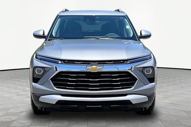 Used 2025 Chevrolet TrailBlazer LT AWD/4WD image 2
