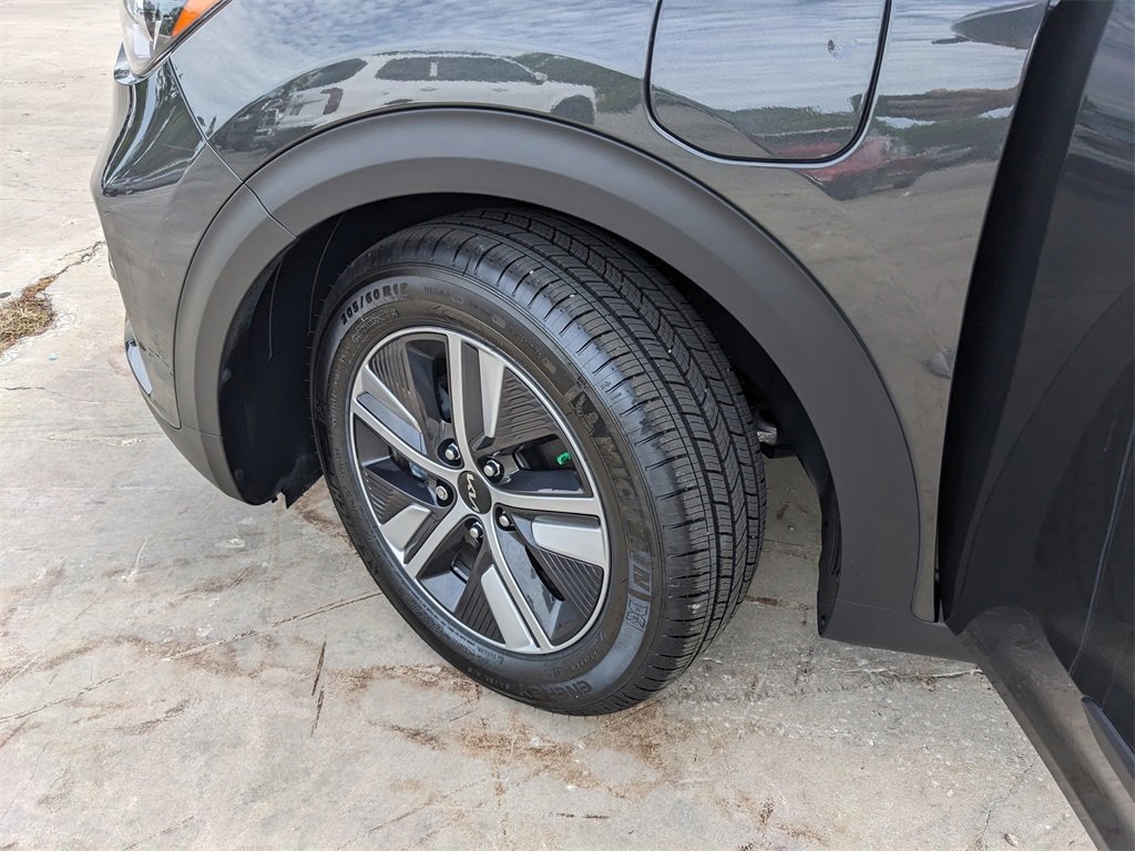 Certified 2022 Kia Niro EX image 38