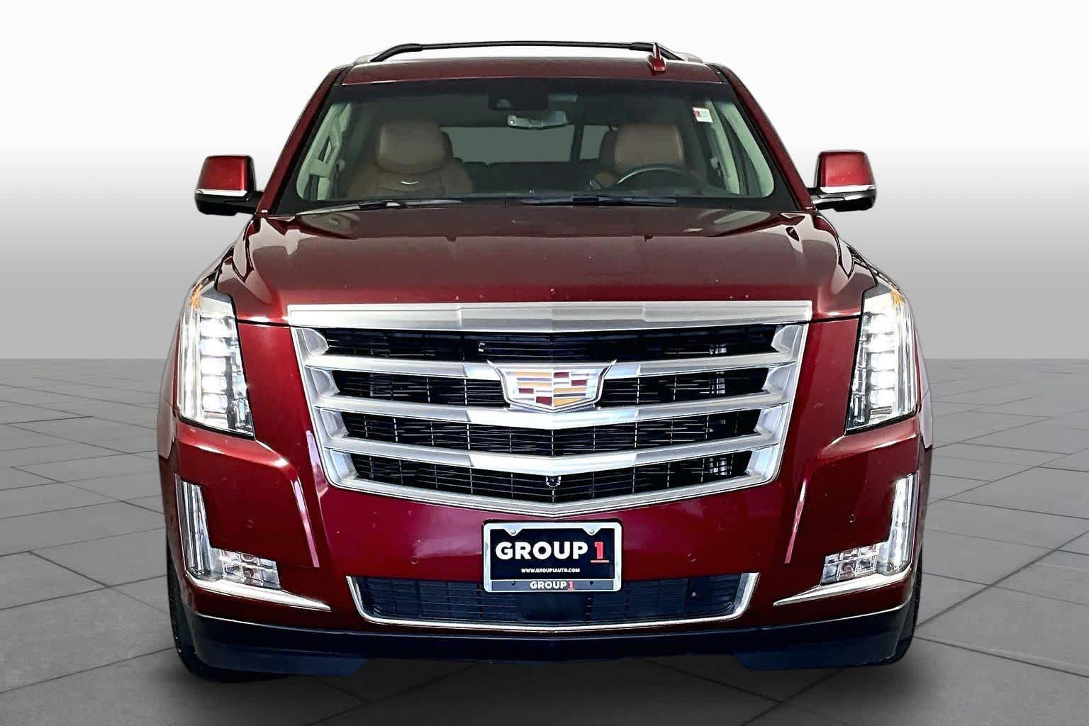 Used 2018 Cadillac Escalade Premium Luxury AWD/4WD image 4