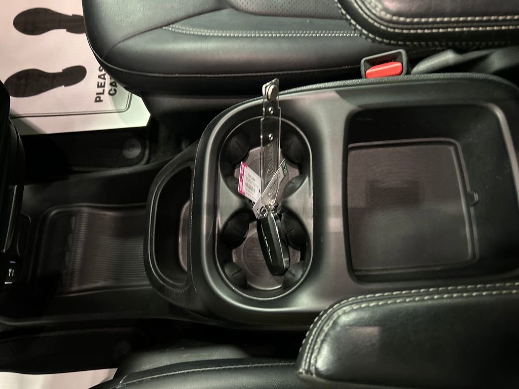 Used 2025 Chrysler Pacifica Select FWD image 21