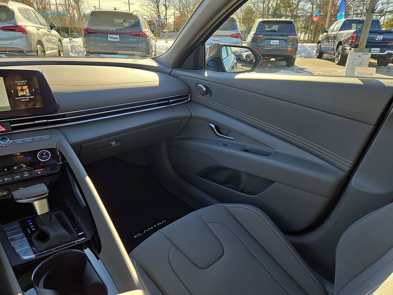 Used 2025 Hyundai Elantra SEL image 11