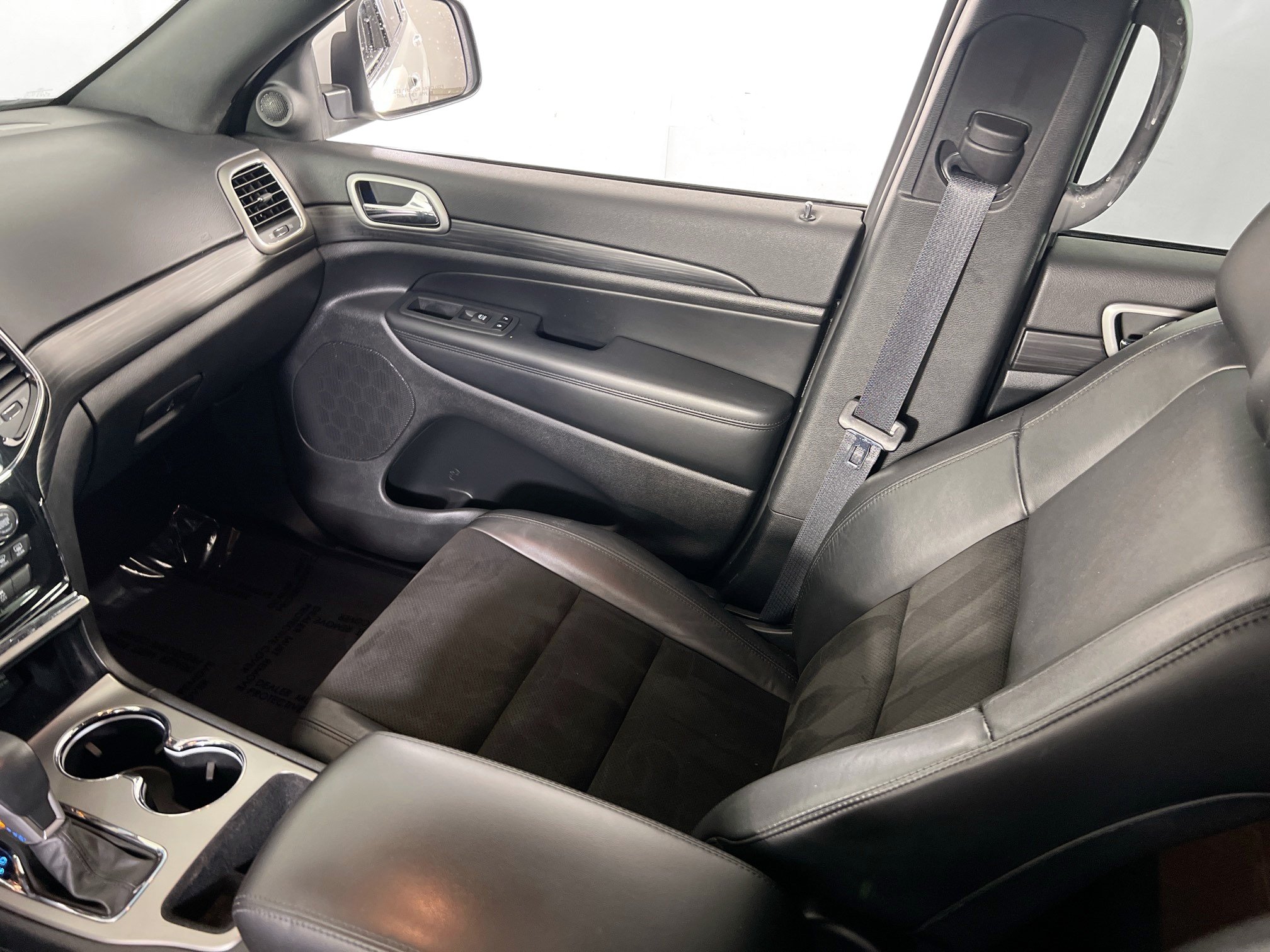 Used 2022 Jeep Grand Cherokee Laredo X AWD/4WD image 23