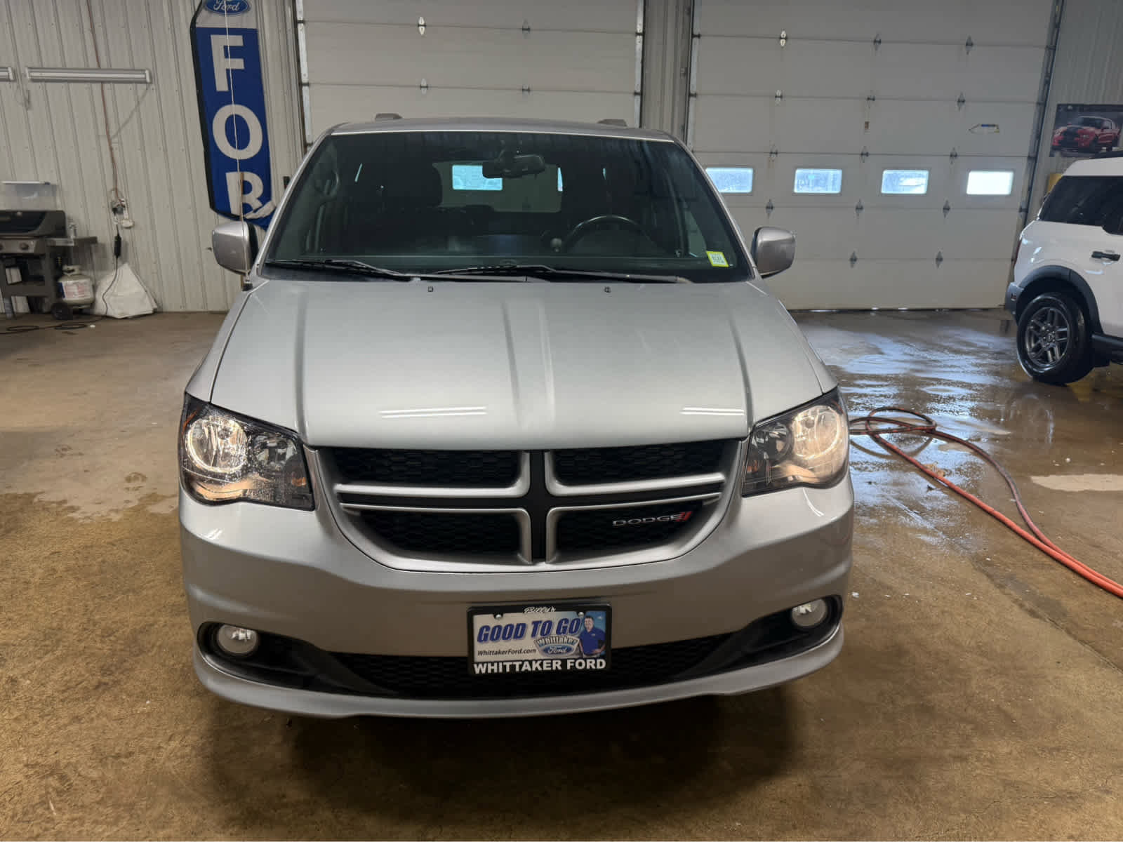 Used 2017 Dodge Grand Caravan GT image 3