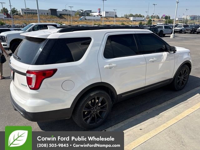Used 2017 Ford Explorer XLT w/ Equipment Group 202A FWD image 5