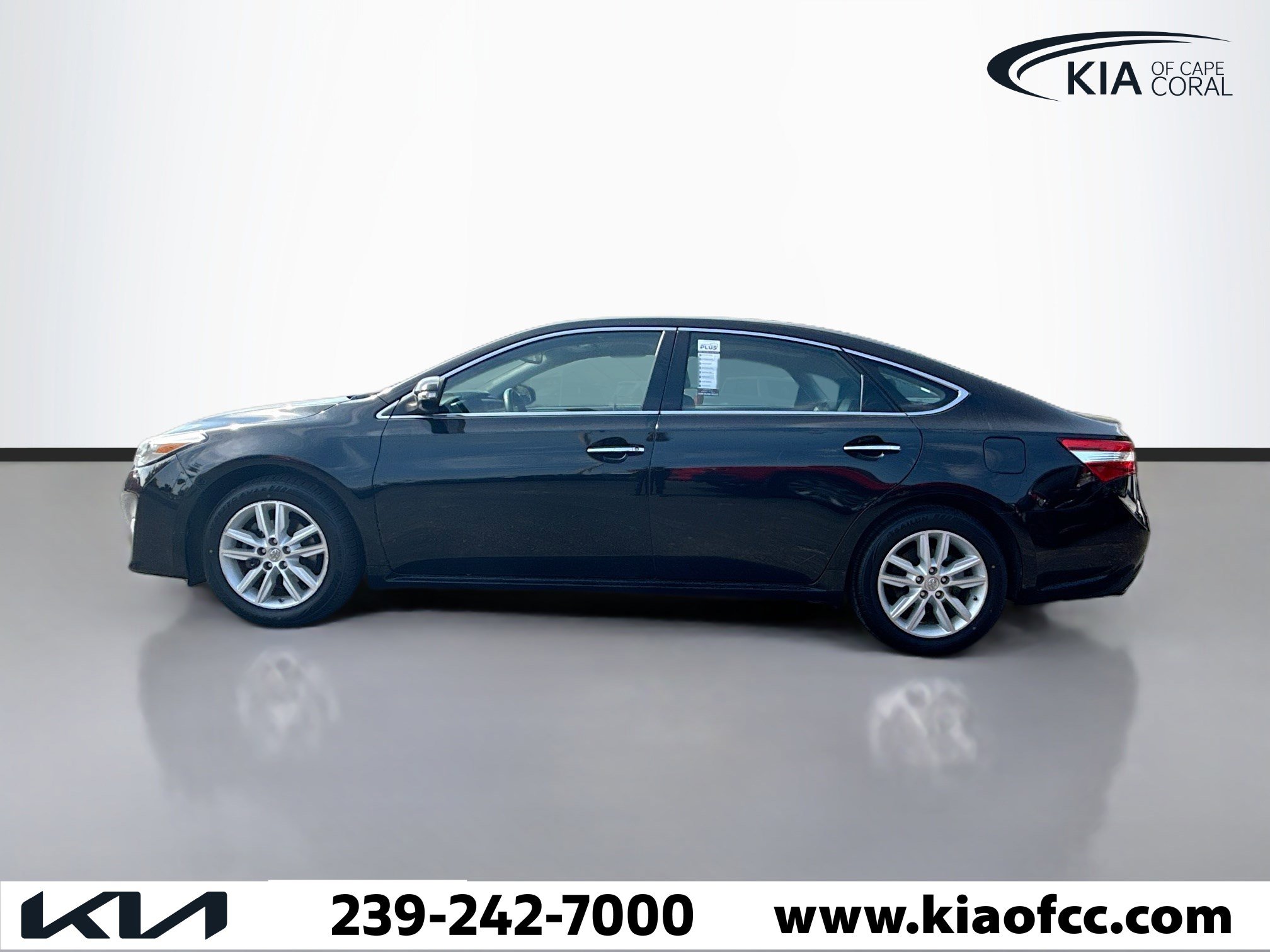 Used 2015 Toyota Avalon XLE Premium image 3