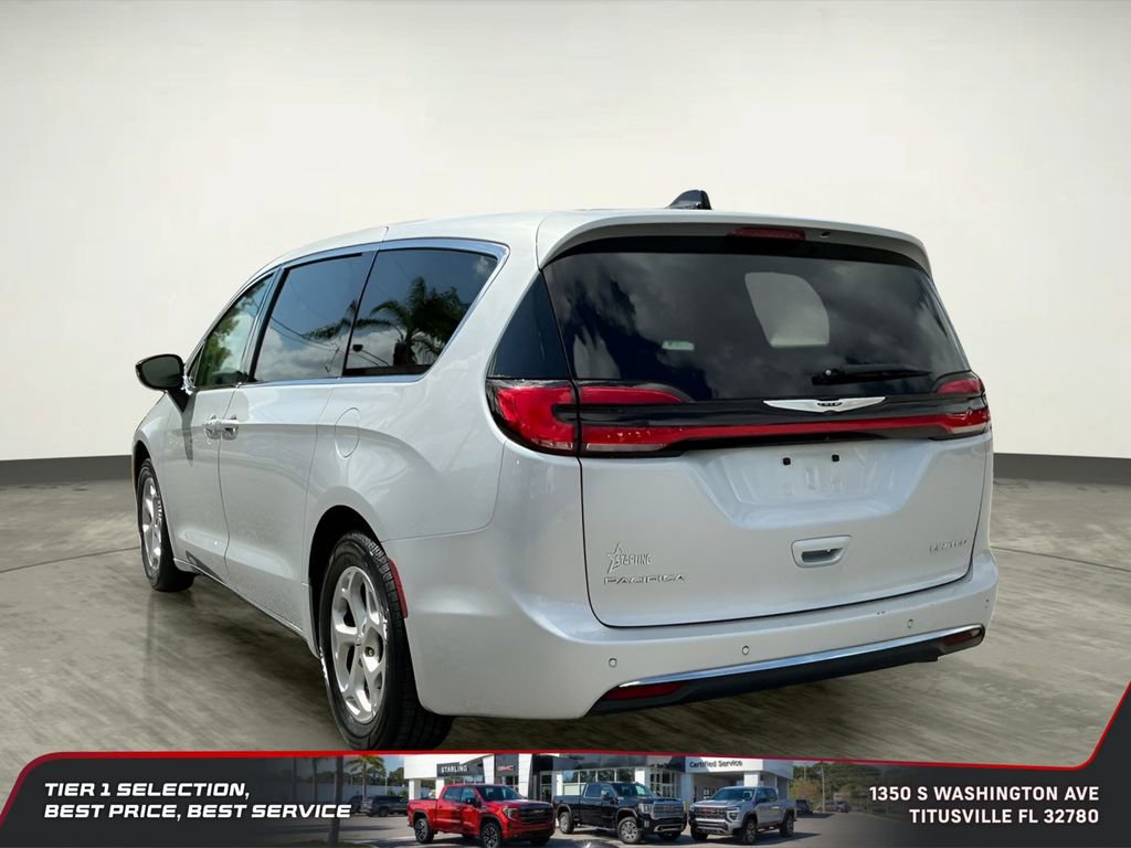 Used 2024 Chrysler Pacifica Limited image 4