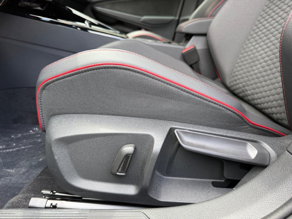 New 2026 Volkswagen GTI SE FWD image 10