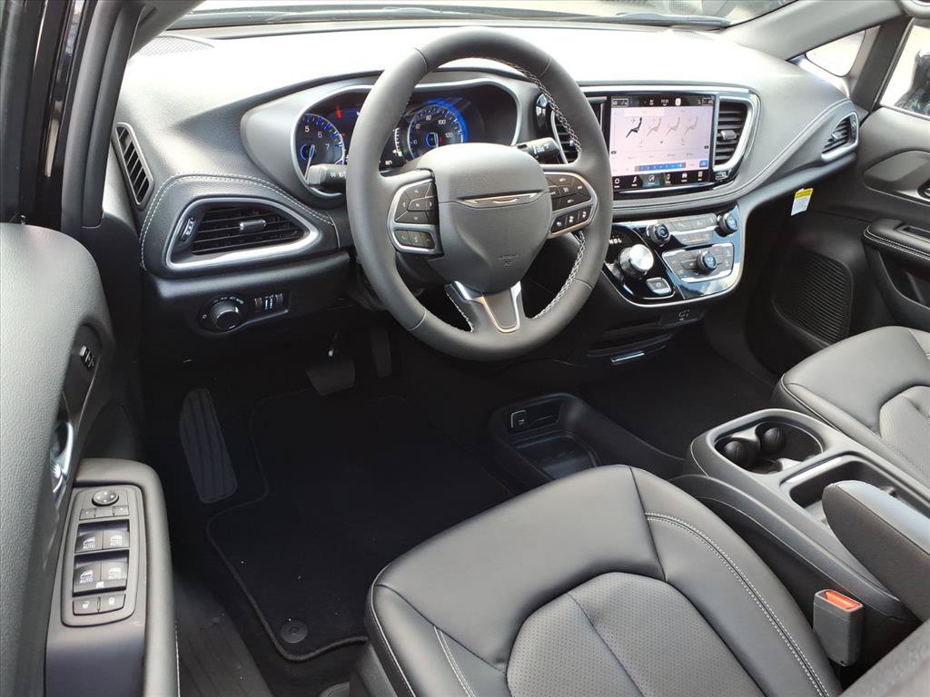 New 2027 Chrysler Pacifica Select AWD/4WD image 18