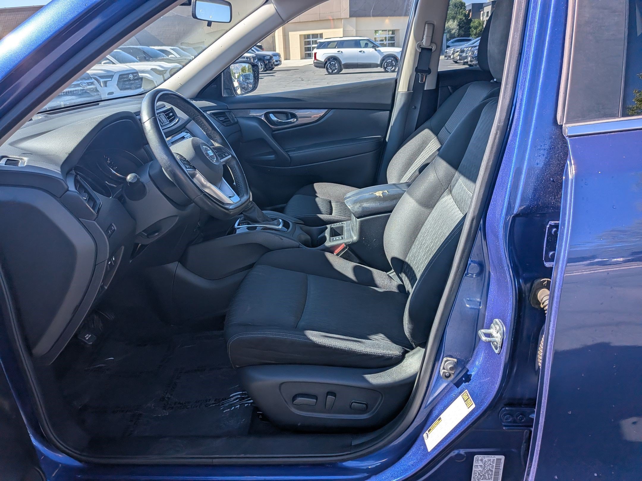 Used 2018 Nissan Rogue SV AWD/4WD image 27