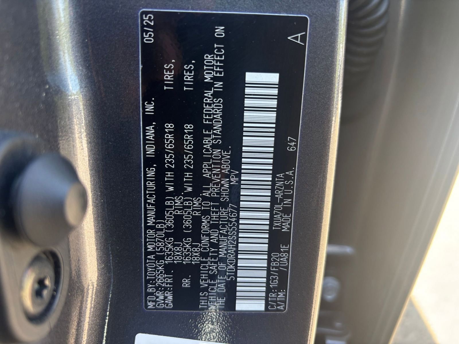 Used 2025 Toyota Highlander LE FWD image 33