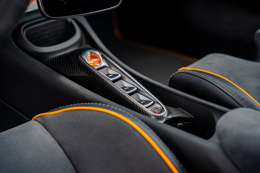 New 2025 McLaren Artura image 39