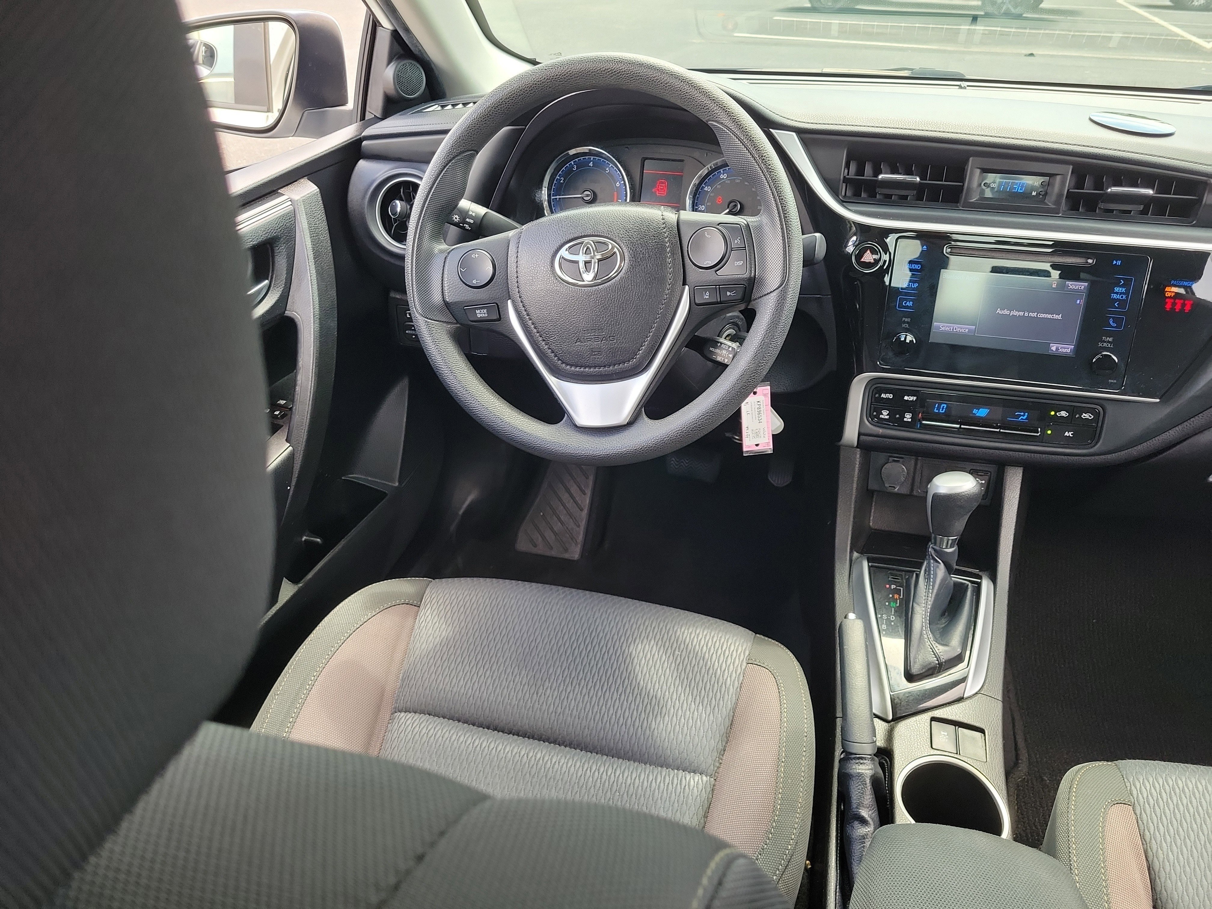 Used 2019 Toyota Corolla LE w/ Carpet Mat Package (TMS) FWD image 16