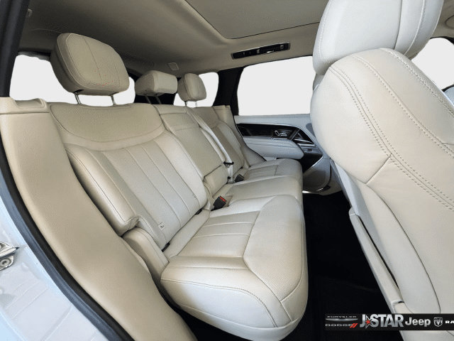 Used 2025 Land Rover Range Rover SE AWD/4WD image 29