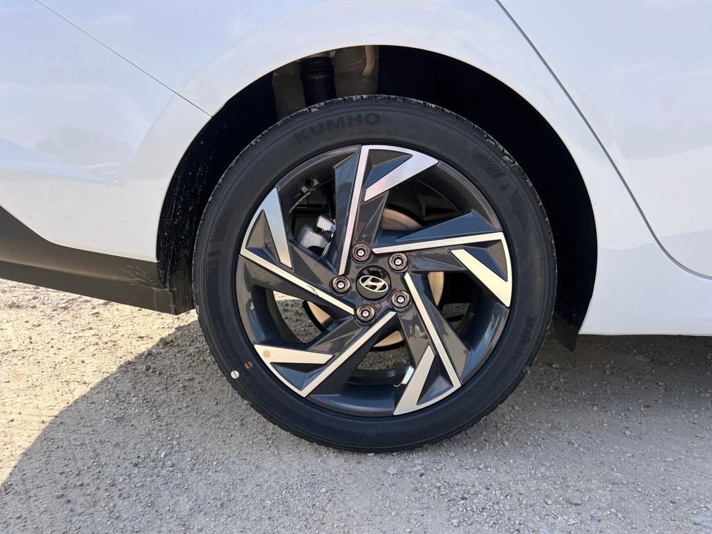 Used 2025 Hyundai Elantra SEL image 9