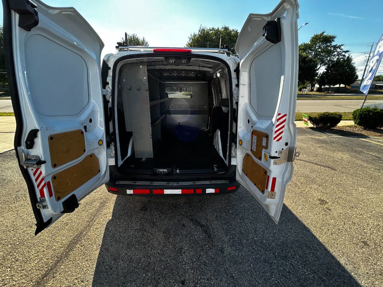 Used 2018 Ford Transit Connect XLT image 31