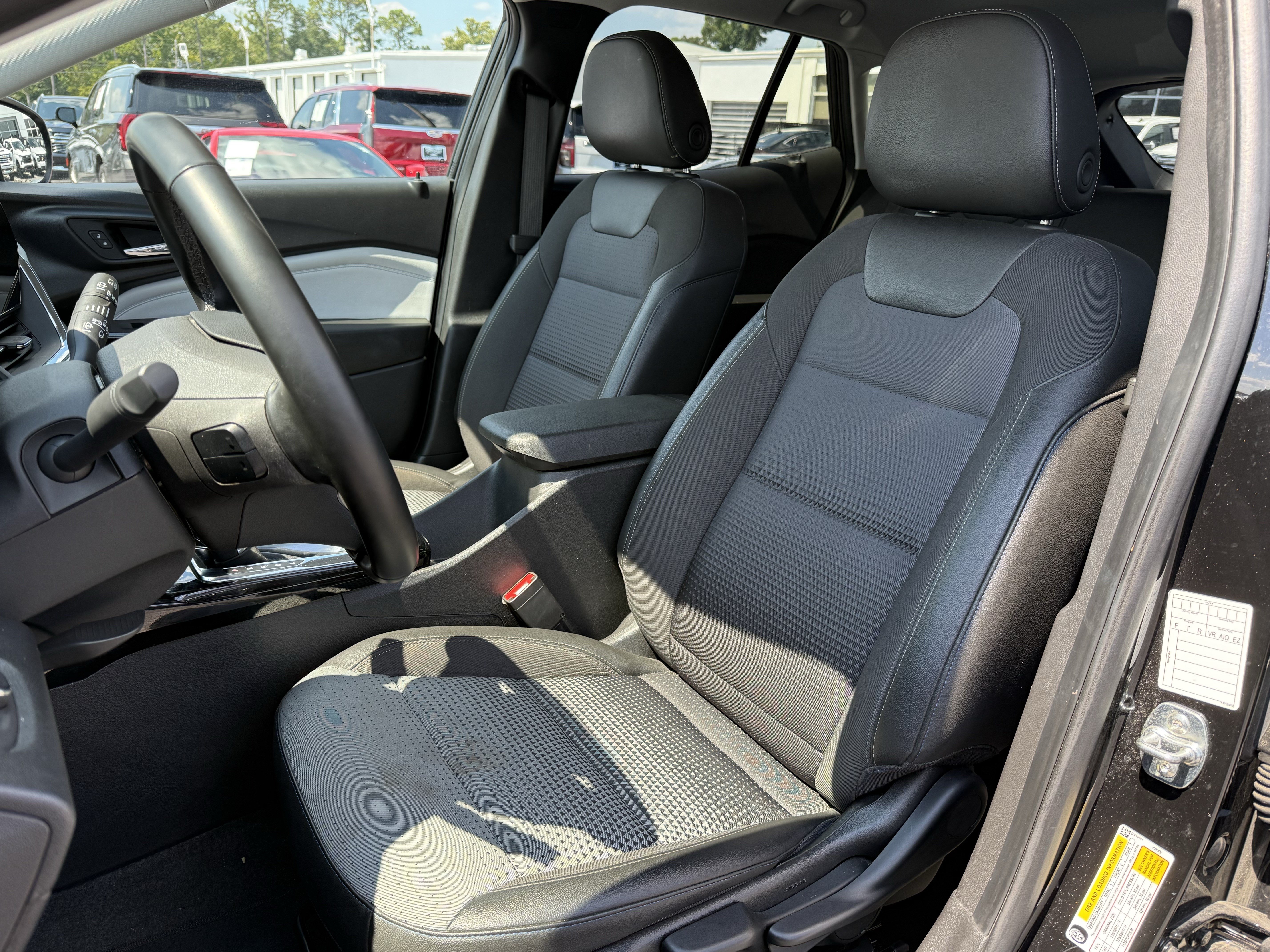 Used 2025 Chevrolet Trax LT w/ LT Convenience Package FWD image 16