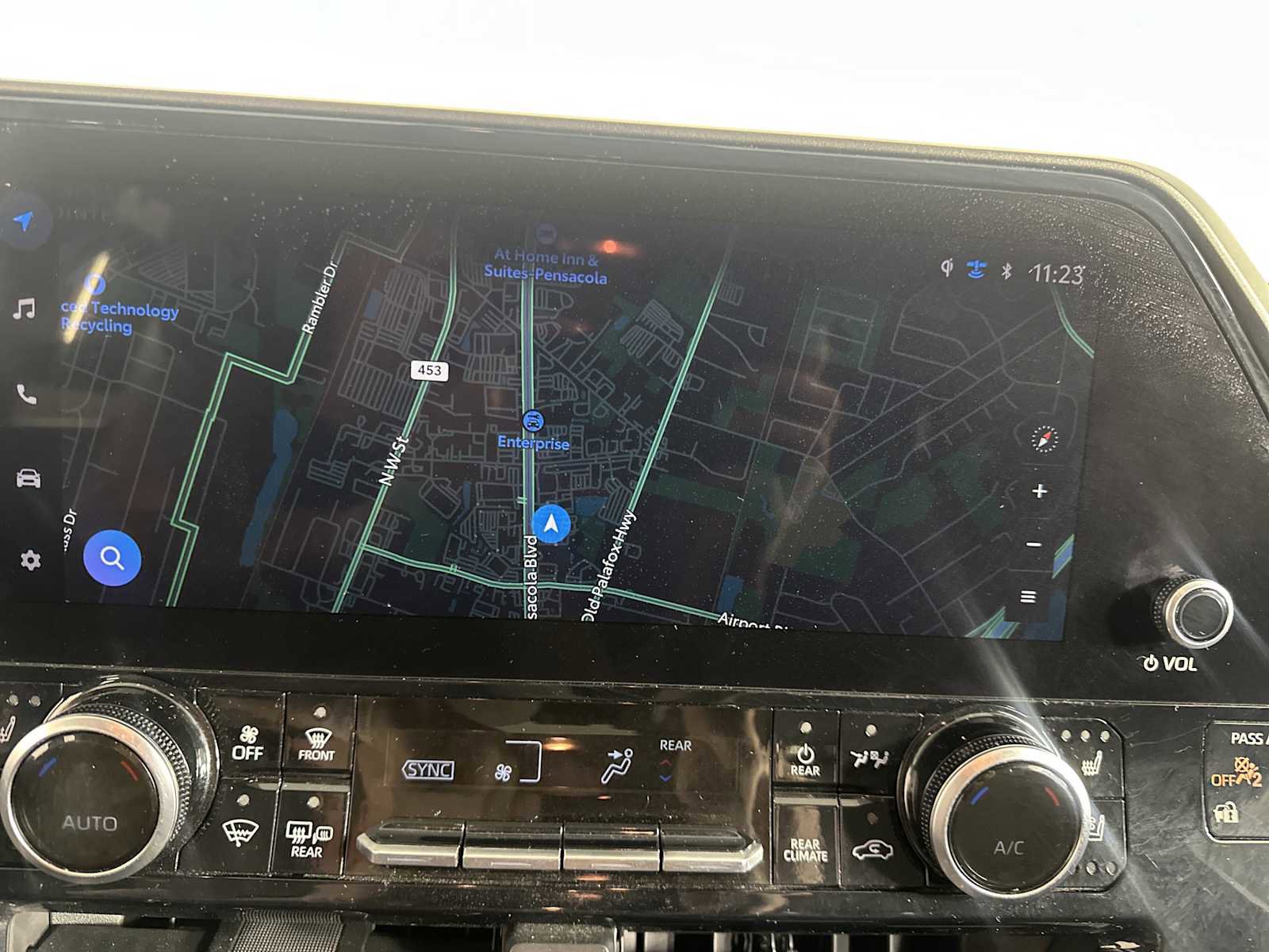 Used 2023 Toyota Highlander Limited image 16