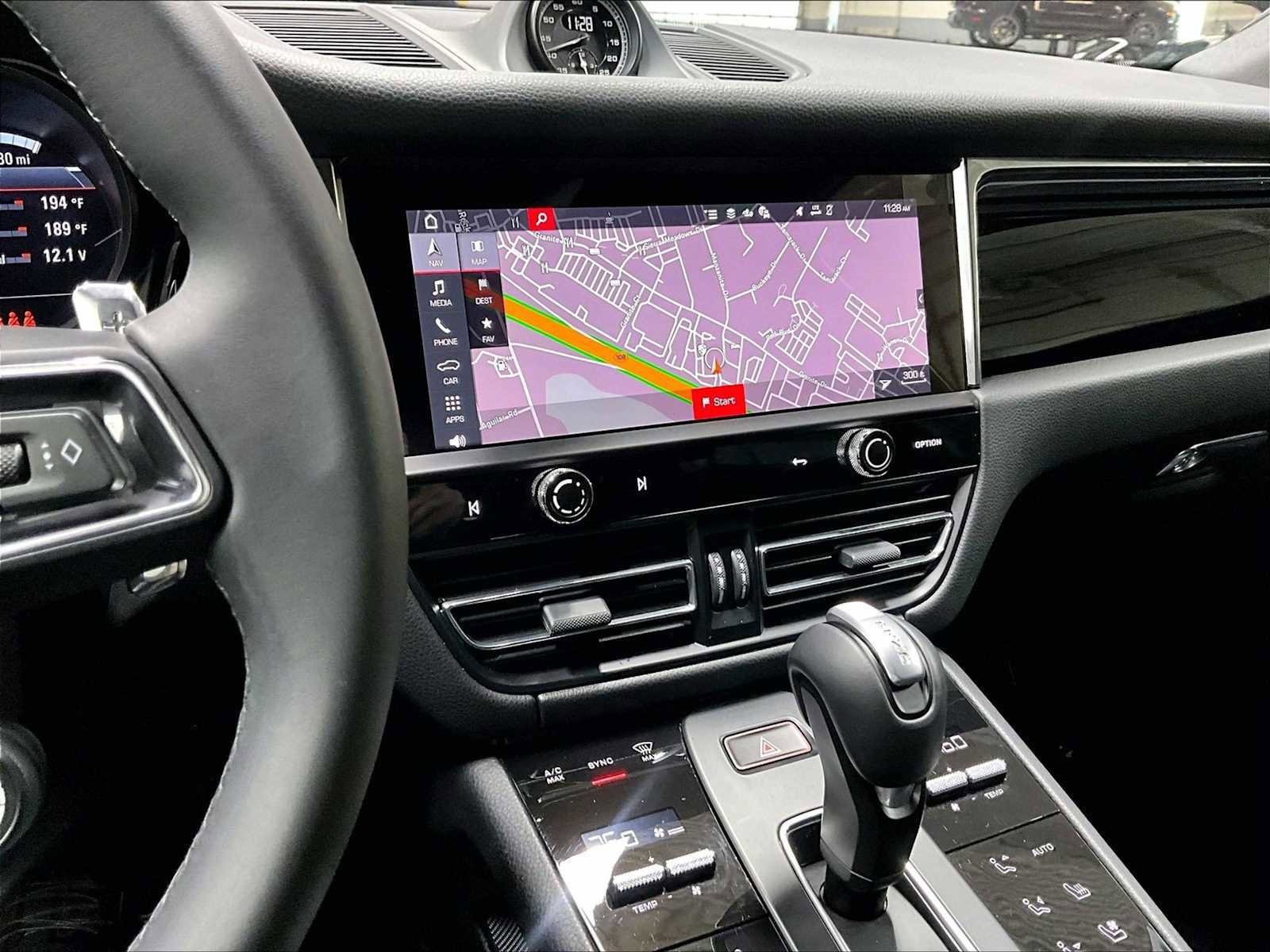 Used 2025 Porsche Macan image 19