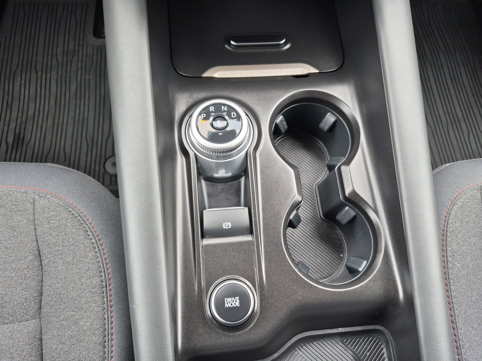 Used 2025 Ford Explorer Active RWD image 21