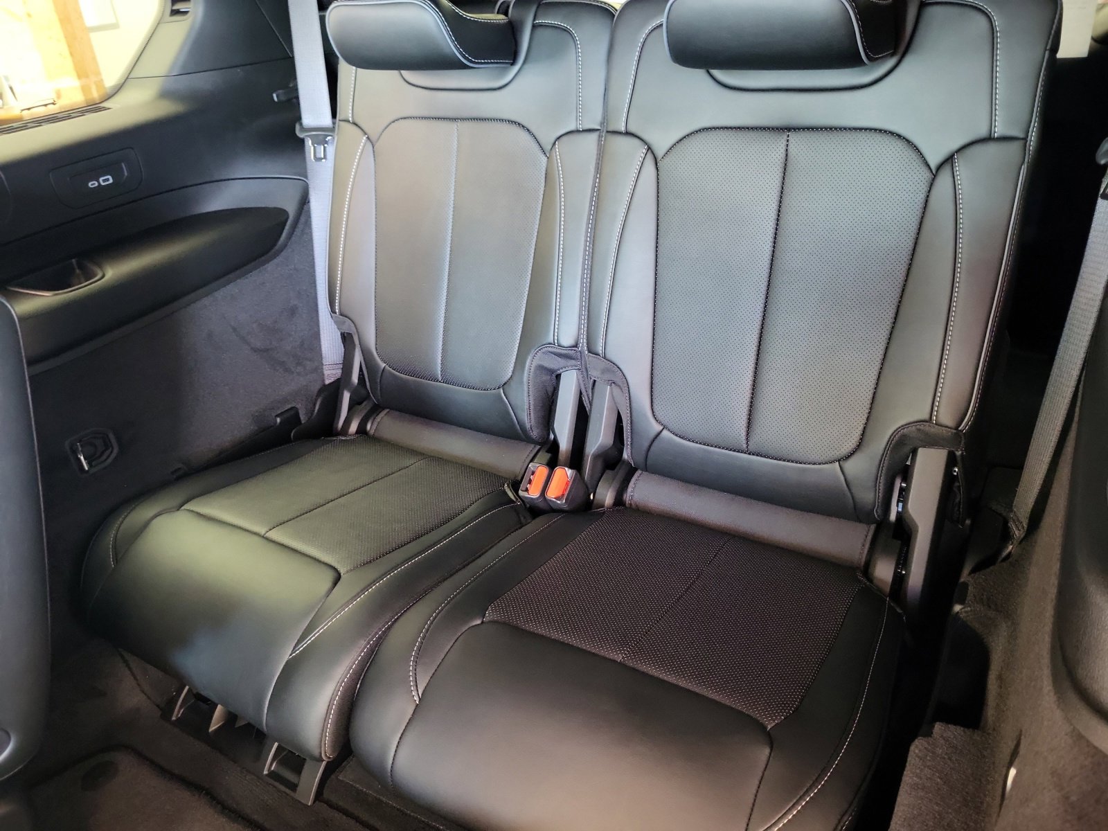 New 2025 Jeep Grand Cherokee L Overland w/ Luxury Tech Group IV image 23