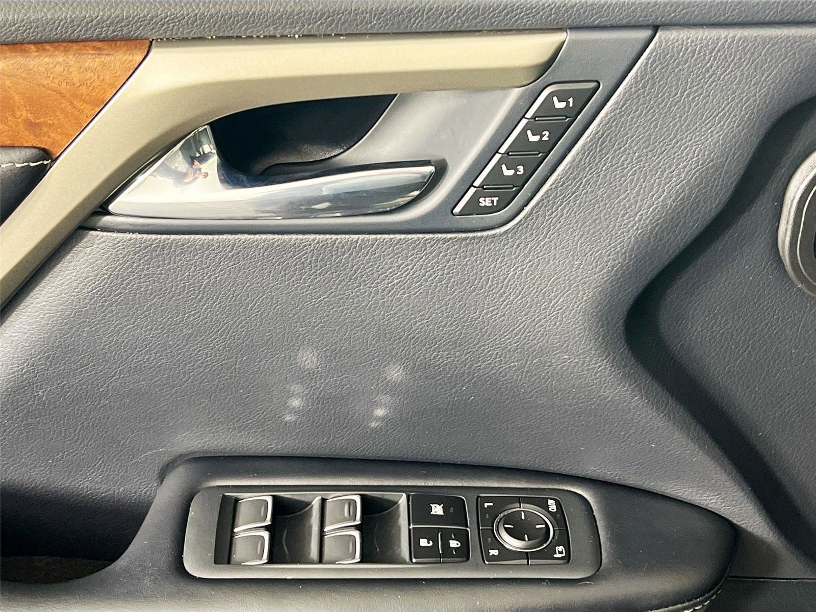 Used 2022 Lexus RX 350L Premium w/ Premium Package AWD/4WD image 19