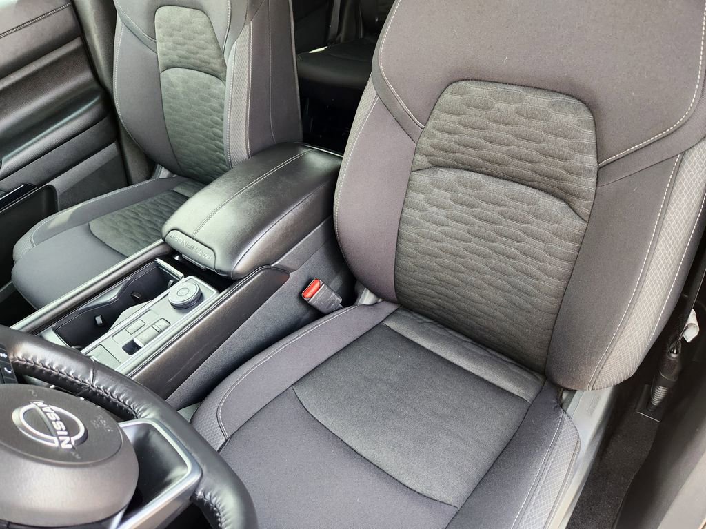 Used 2025 Nissan Pathfinder SV image 10