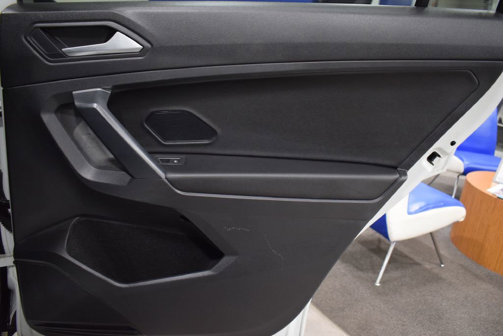 Used 2021 Volkswagen Tiguan SEL w/ 3rd Row Seat Package image 16