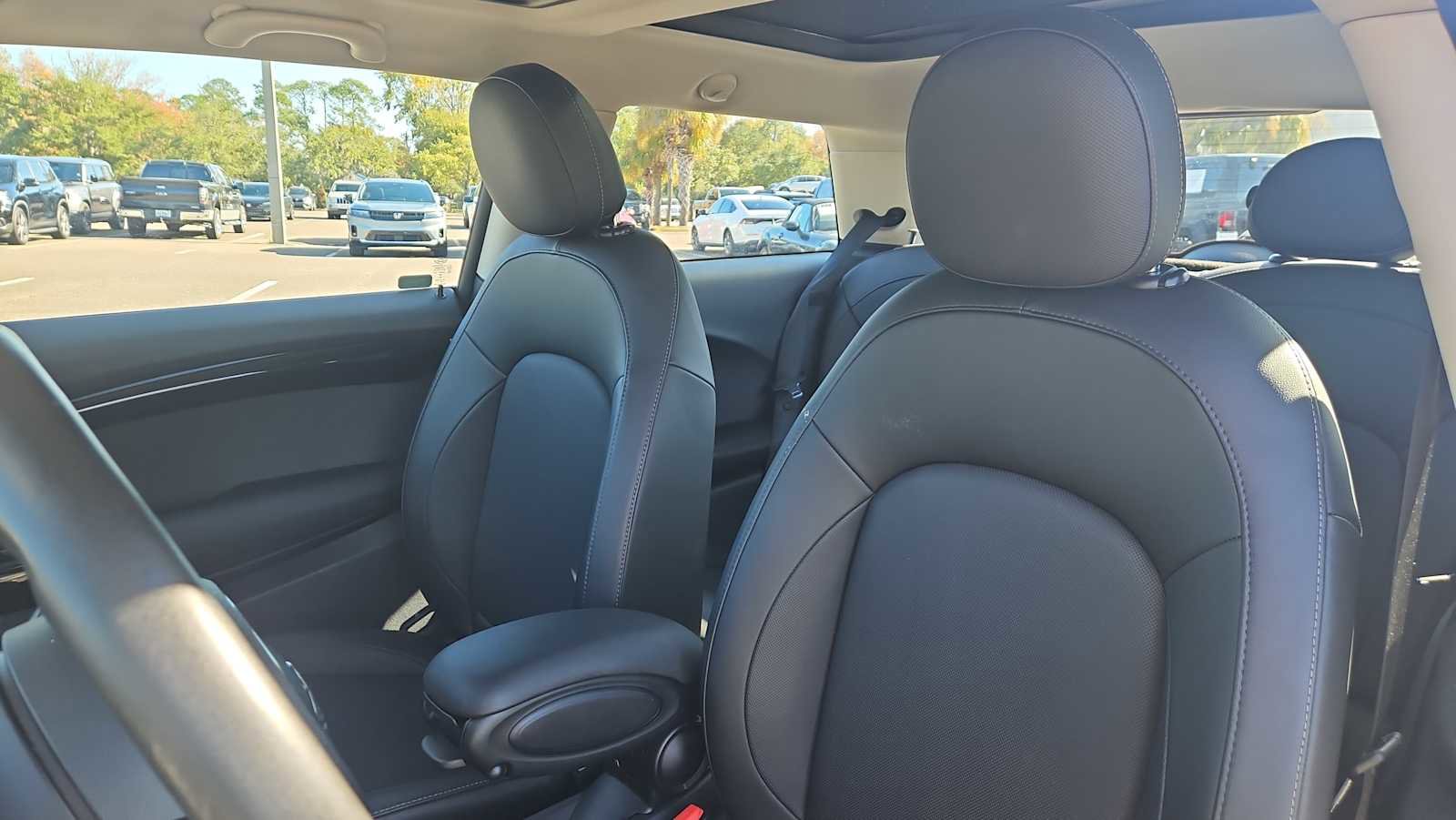 Used 2019 MINI Cooper 2-Door Hardtop image 13