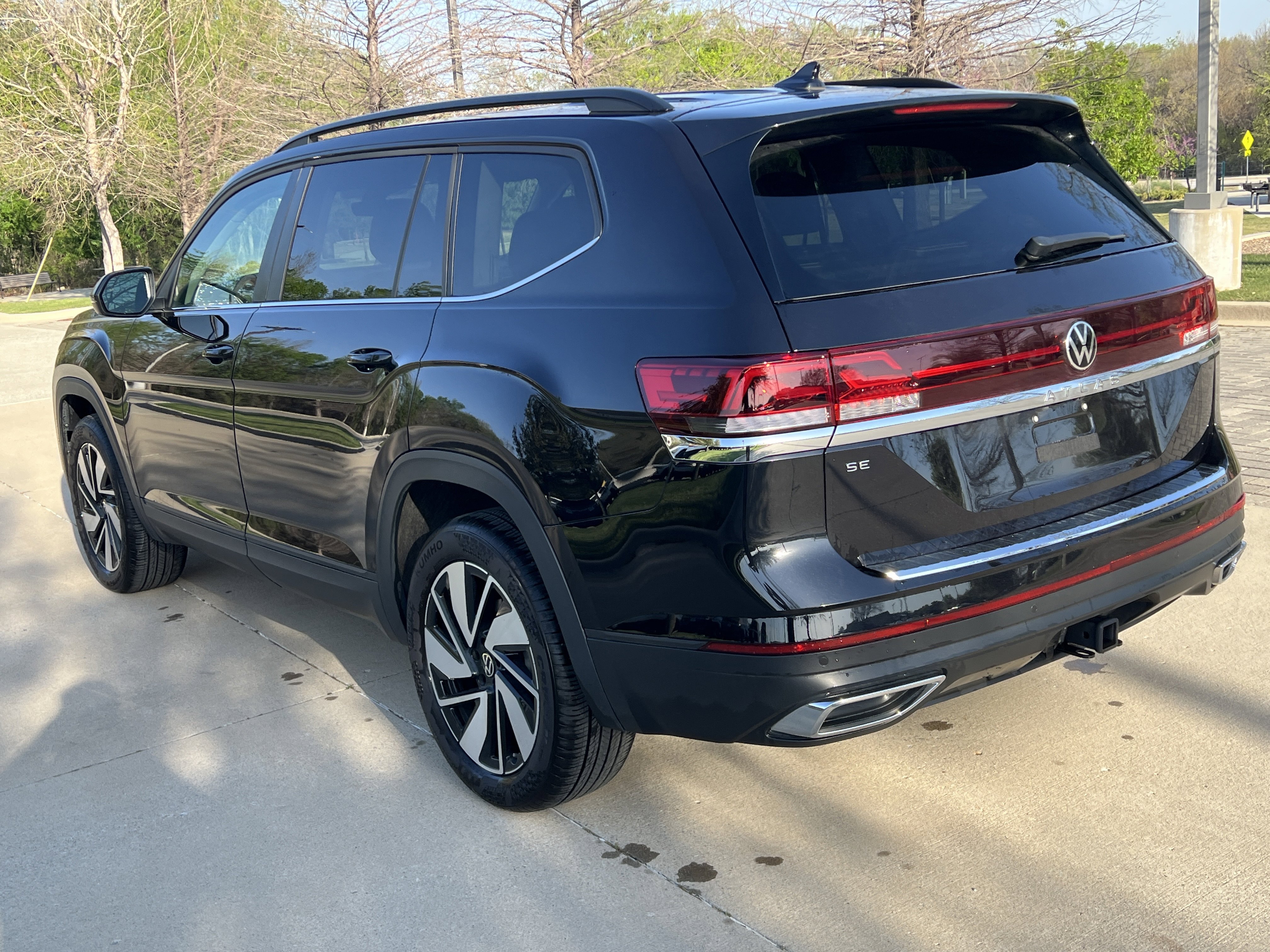 Certified 2025 Volkswagen Atlas SE w/ Panoramic Sunroof Package FWD image 8
