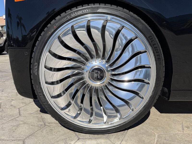 Used 2027 Rolls-Royce Phantom Sedan RWD image 8