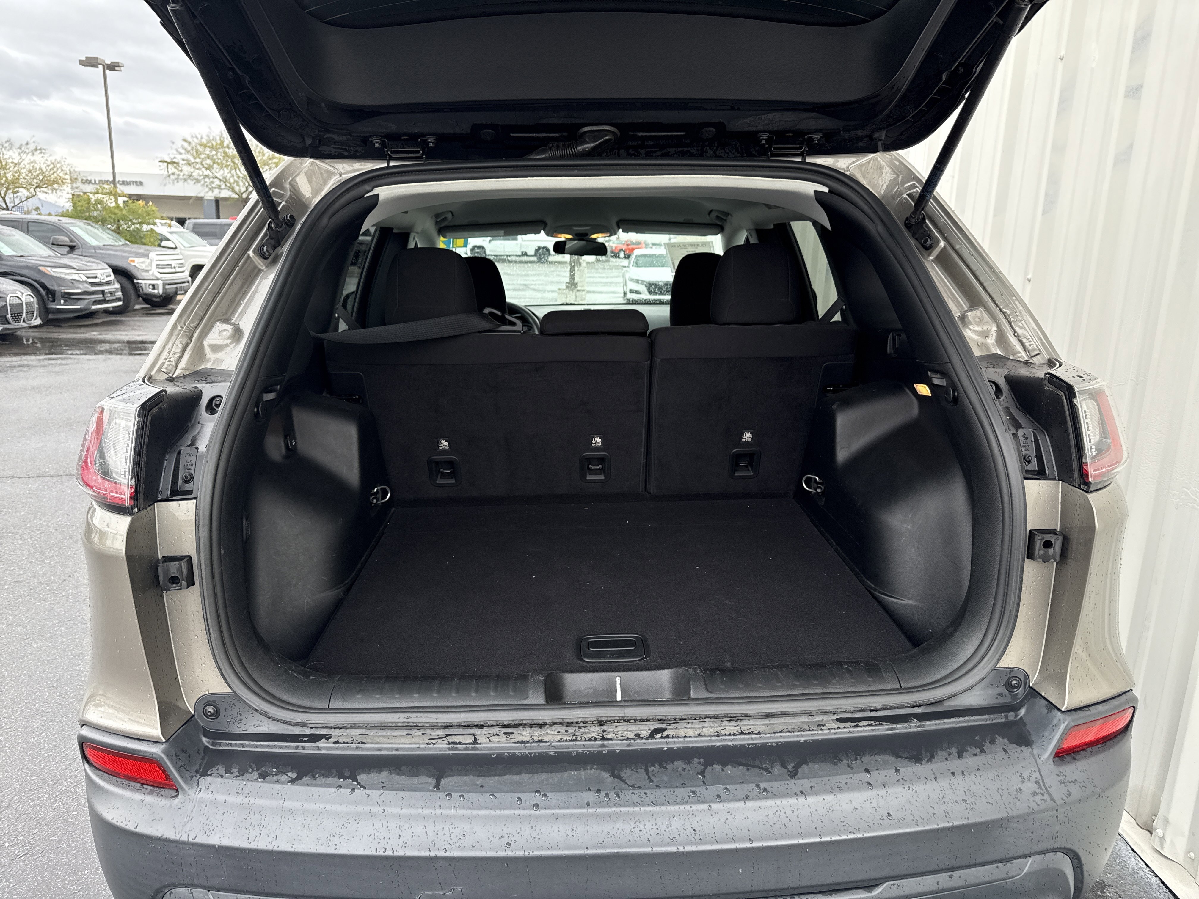 Used 2019 Jeep Cherokee Latitude w/ Popular Appearance Group image 13