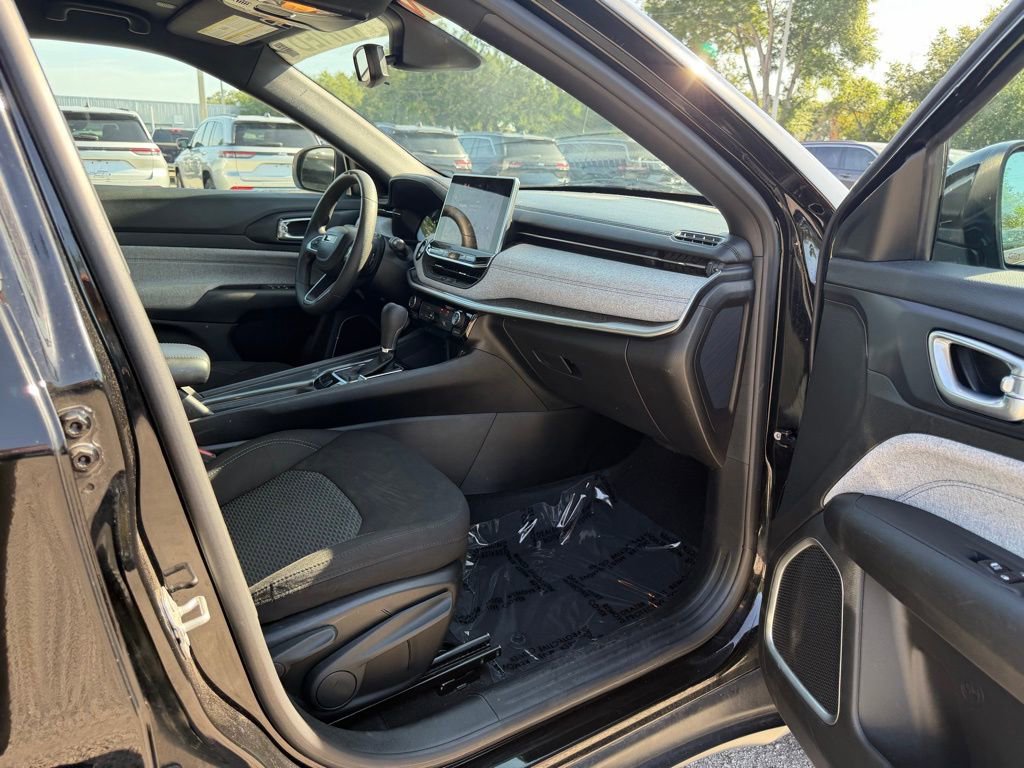 Used 2023 Jeep Compass Sport AWD/4WD image 28