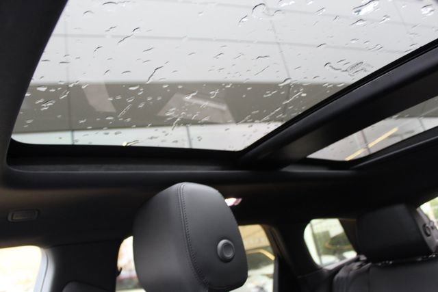 Used 2025 Land Rover Range Rover Evoque S image 23