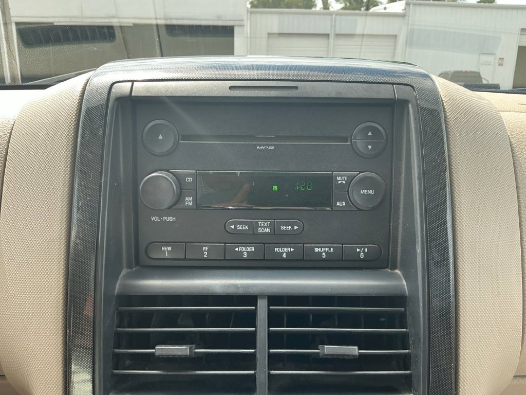 Used 2006 Ford Explorer XLT RWD image 26