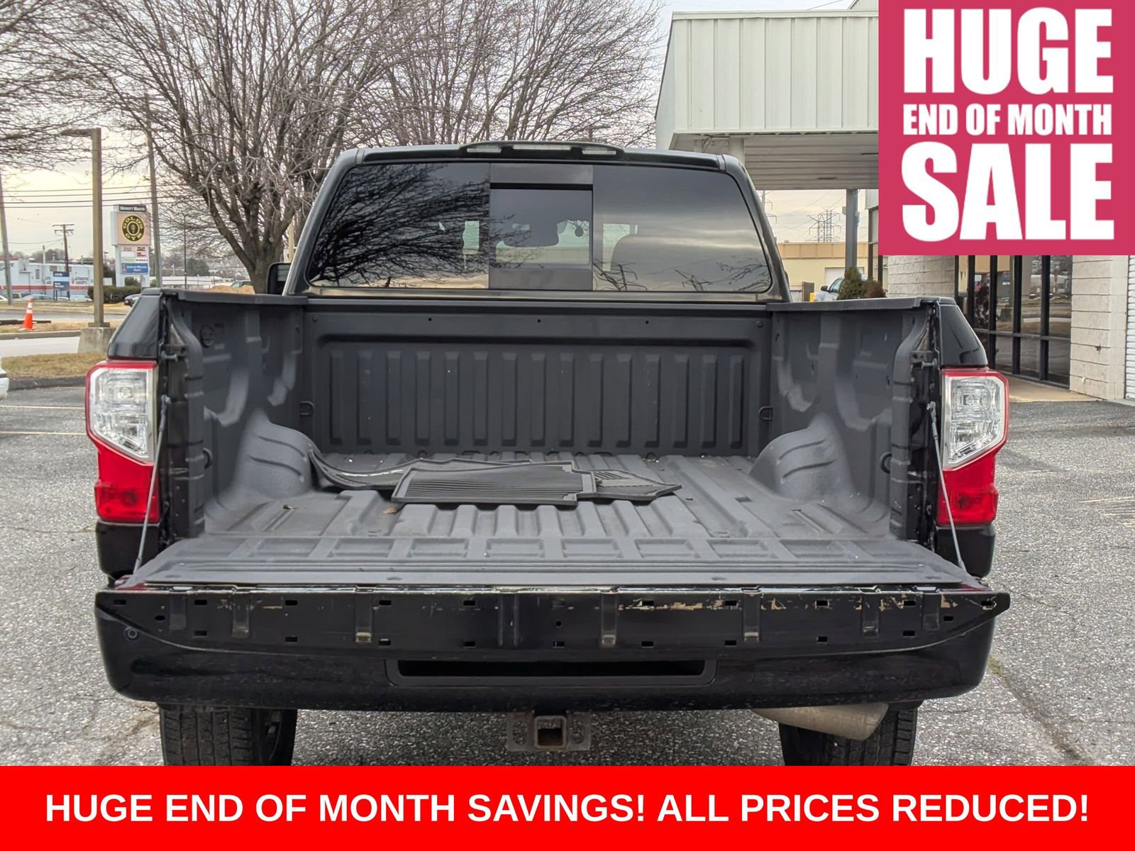 Used 2018 Nissan Titan SV w/ SV Convenience Package image 7