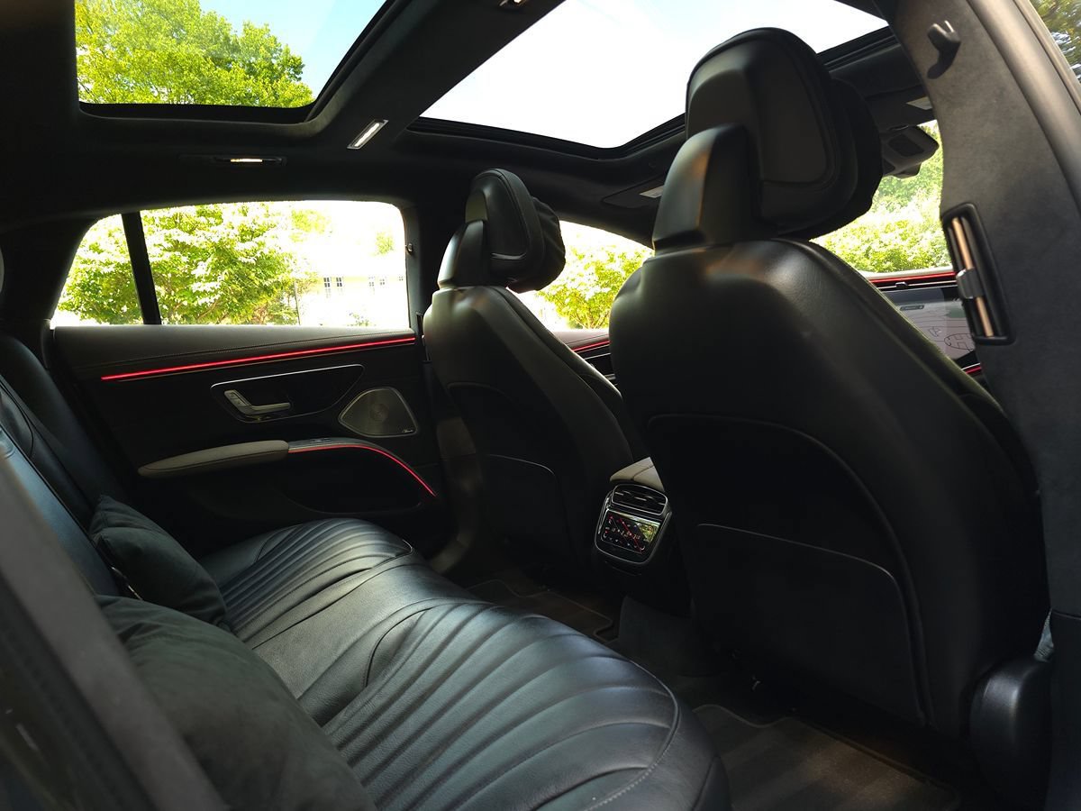 Used 2022 Mercedes-Benz EQS 580 4MATIC Sedan w/ Exclusive Trim Package image 20