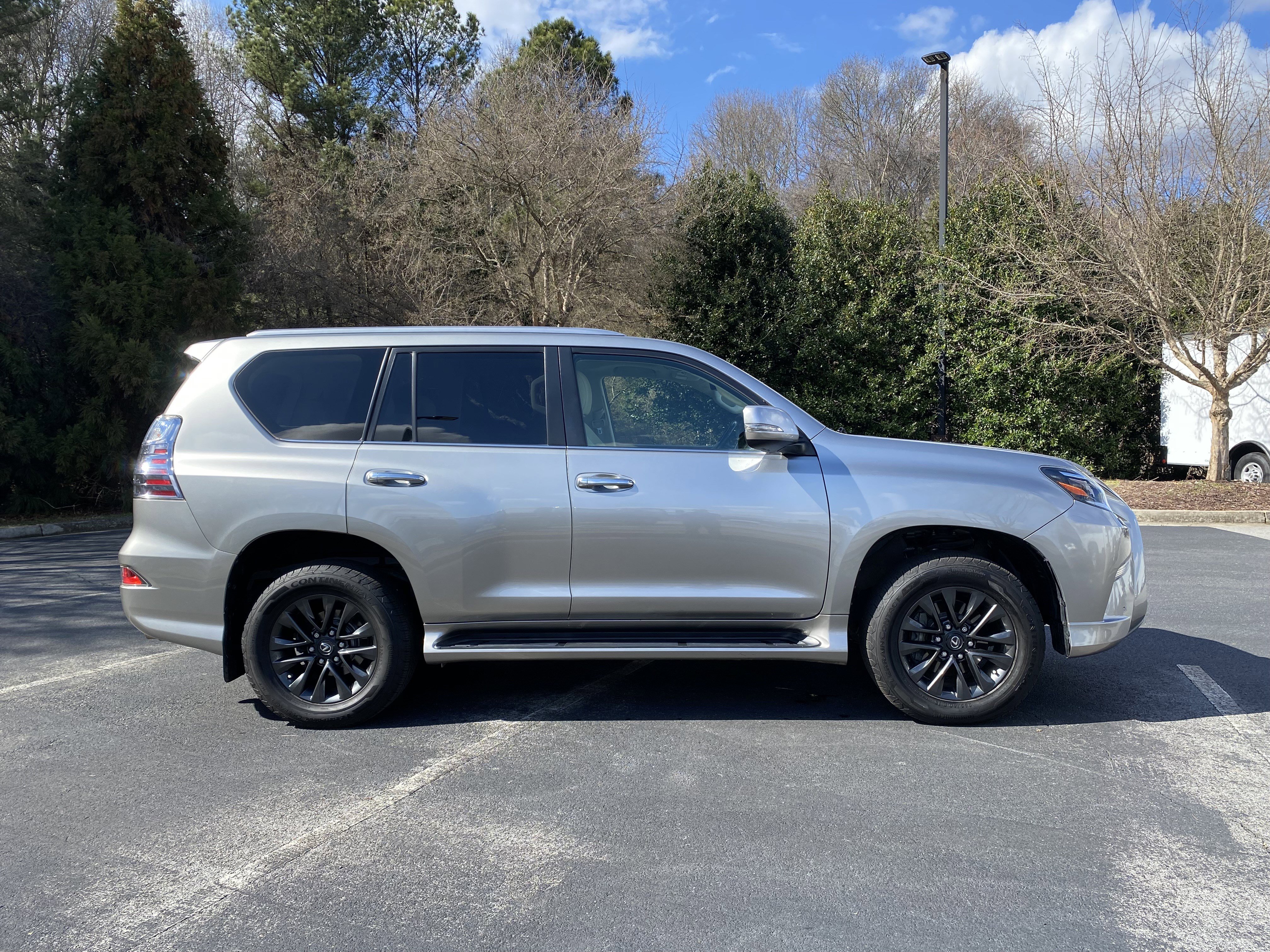 Used 2020 Lexus GX 460 Premium w/ Premium Package image 10