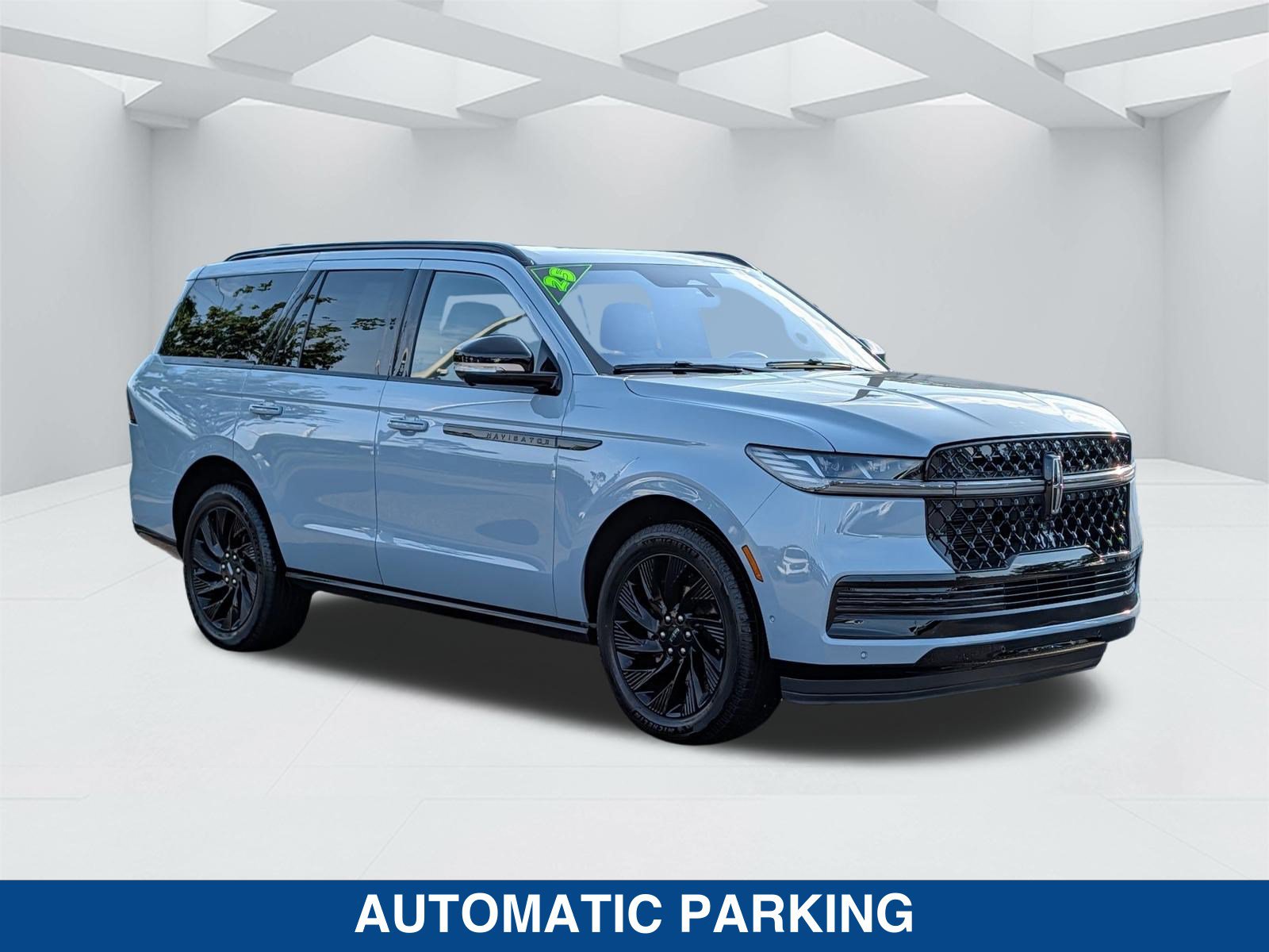 Used 2025 Lincoln Navigator Reserve w/ Jet Appearance Package AWD/4WD video 3