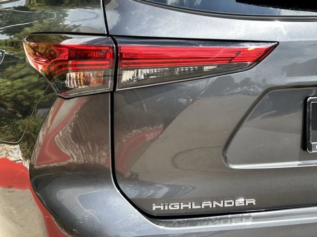 Used 2023 Toyota Highlander XLE FWD image 7