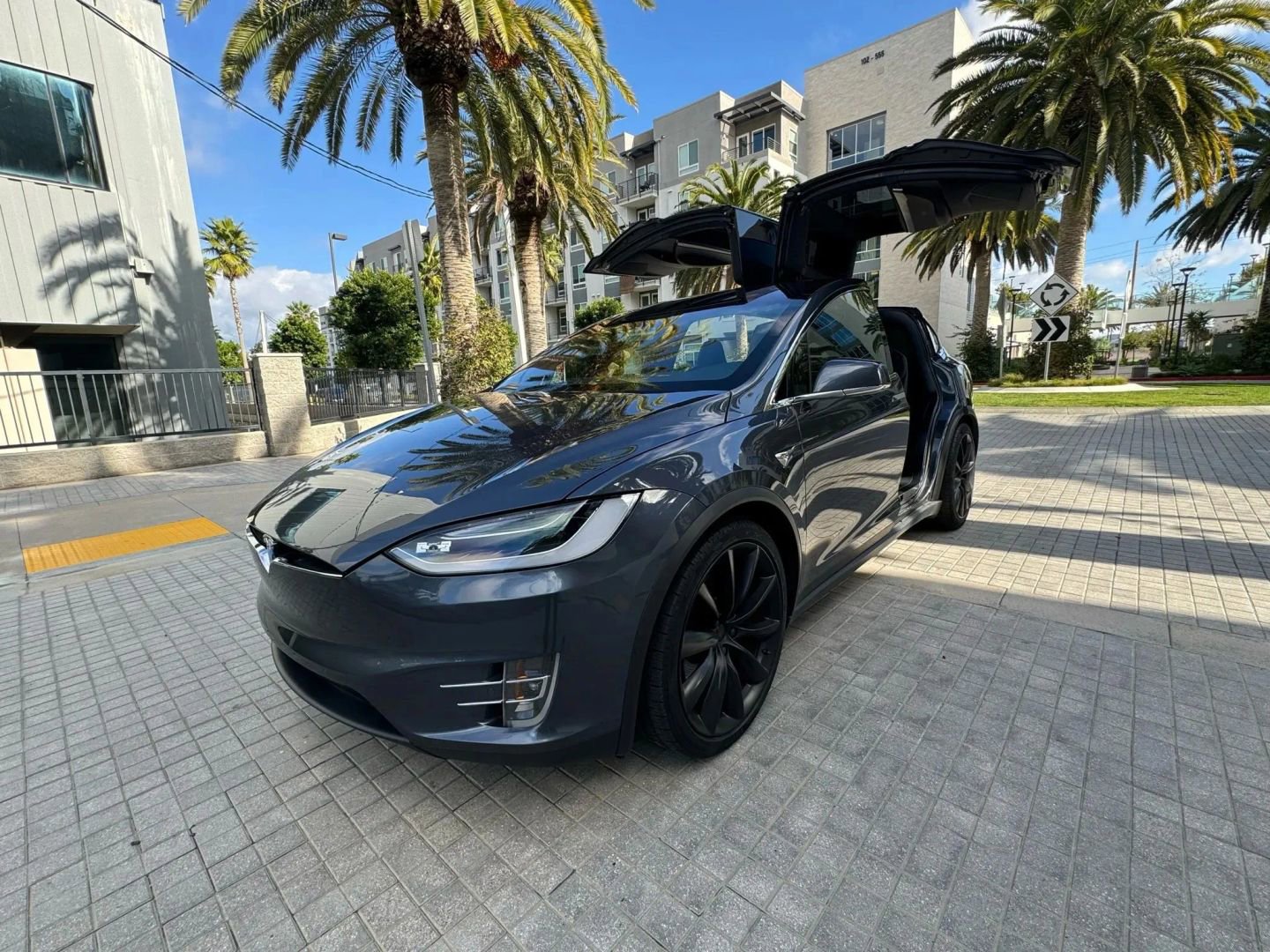 Used 2020 Tesla Model X Performance AWD/4WD image 3