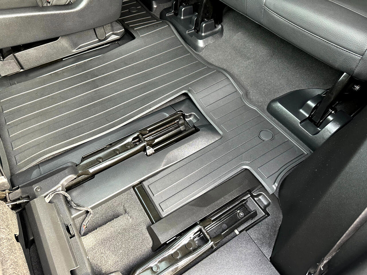 Used 2023 GMC Yukon Denali w/ Denali Reserve Package image 24