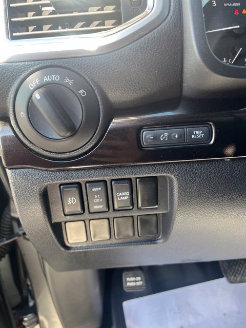 Used 2017 Nissan Titan SV AWD/4WD image 10