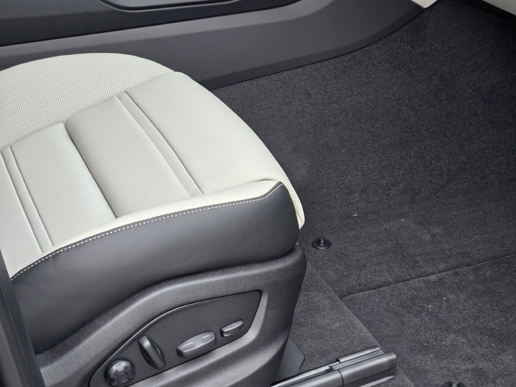 New 2026 Porsche Cayenne Coupe image 37