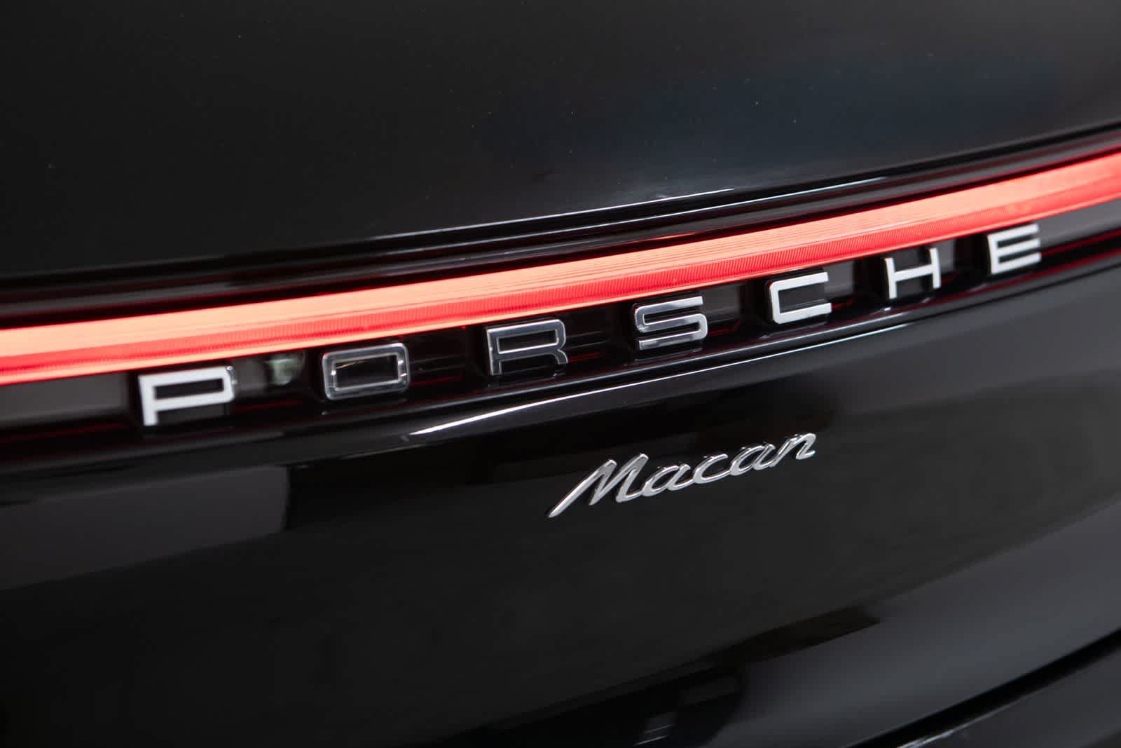 Certified 2022 Porsche Macan AWD/4WD image 35
